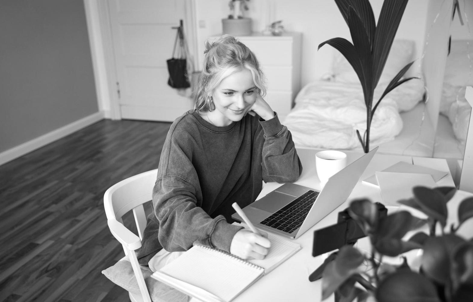 Finanzplanung Arbeitsplatz mit saisonalen Dokumenten